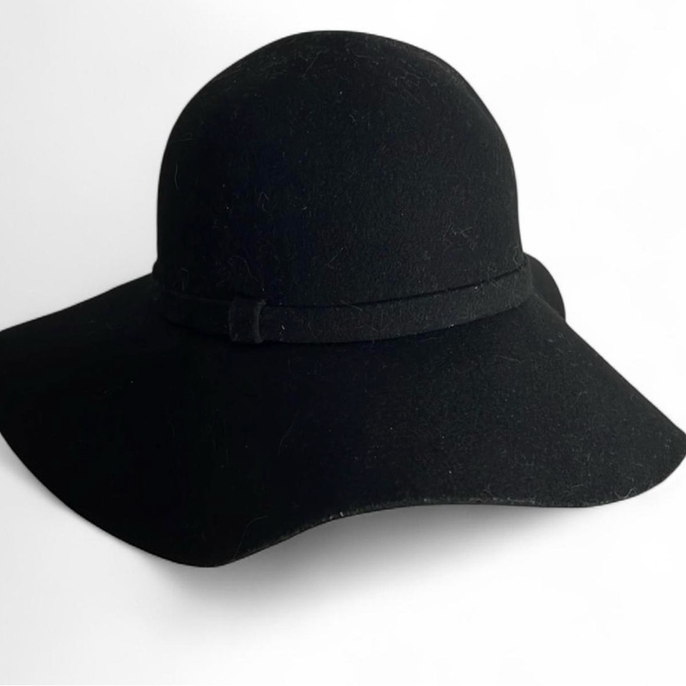 100% Wool hat, black
